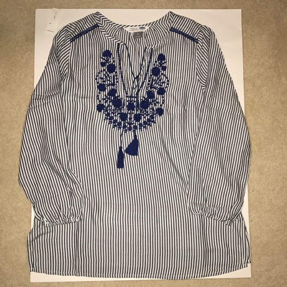 Old Navy Tops - NWOT Old Navy embroidered tunic